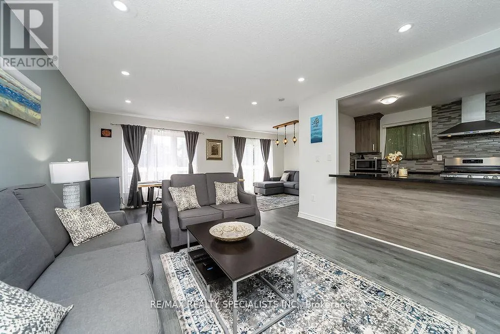 6 GRISELDA COURT