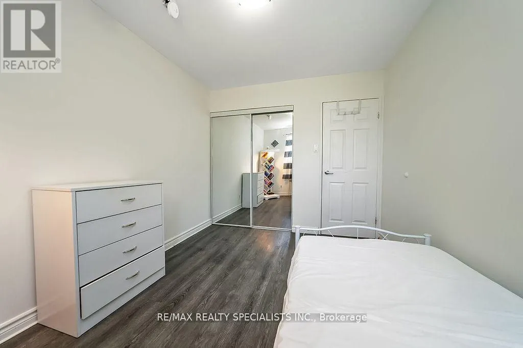 6 GRISELDA COURT