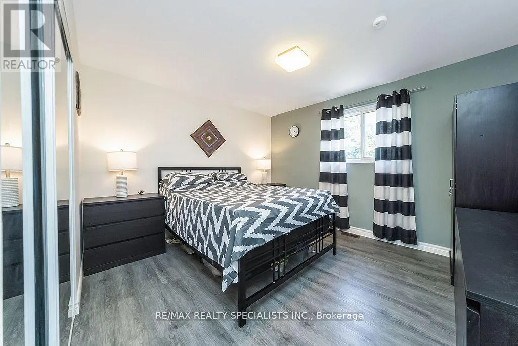 6 GRISELDA COURT