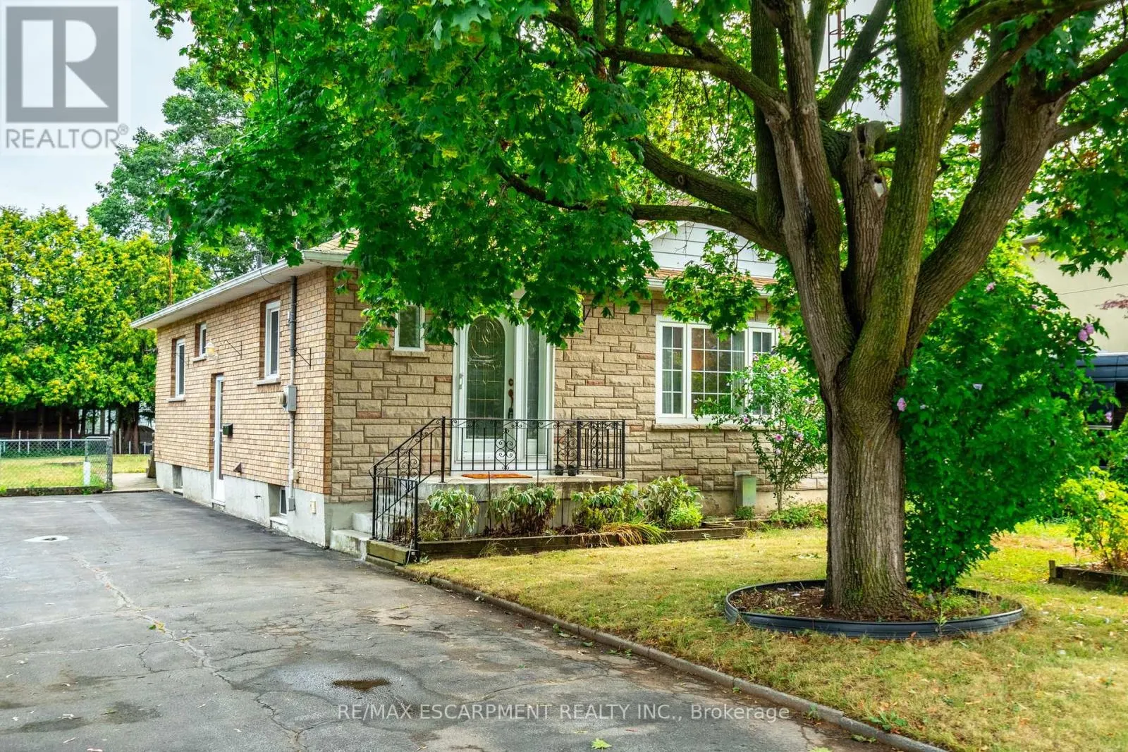 961 DANFORTH AVENUE