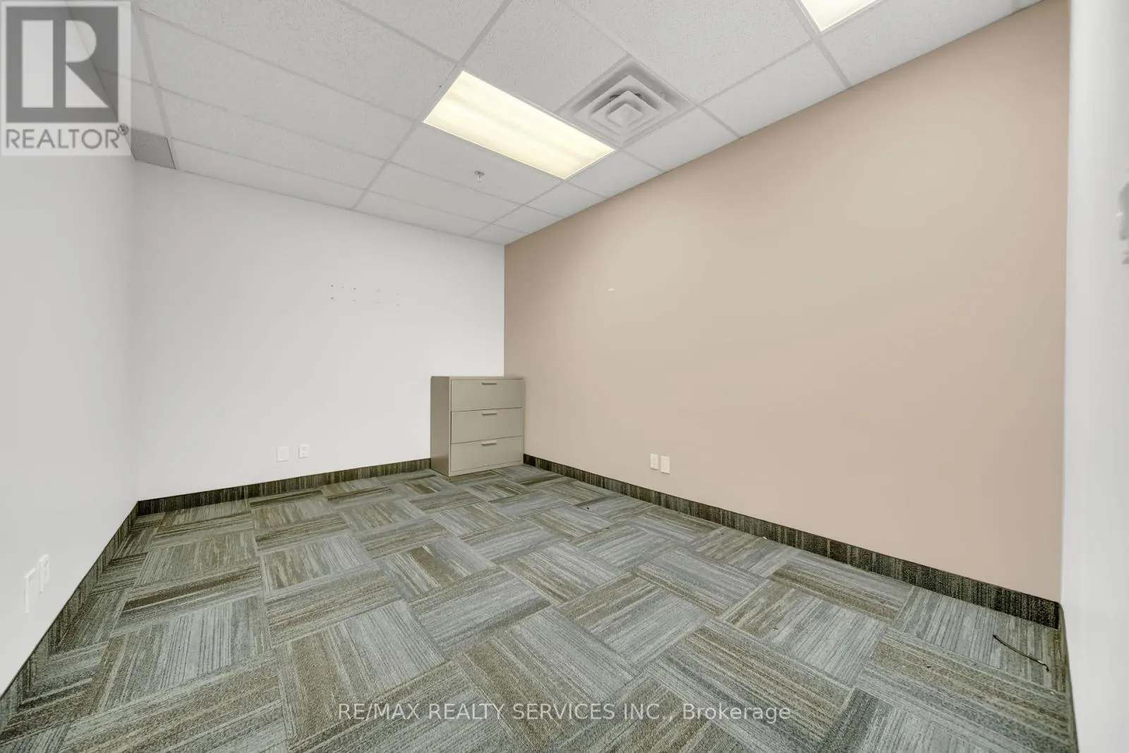 204 - 6660 KENNEDY ROAD