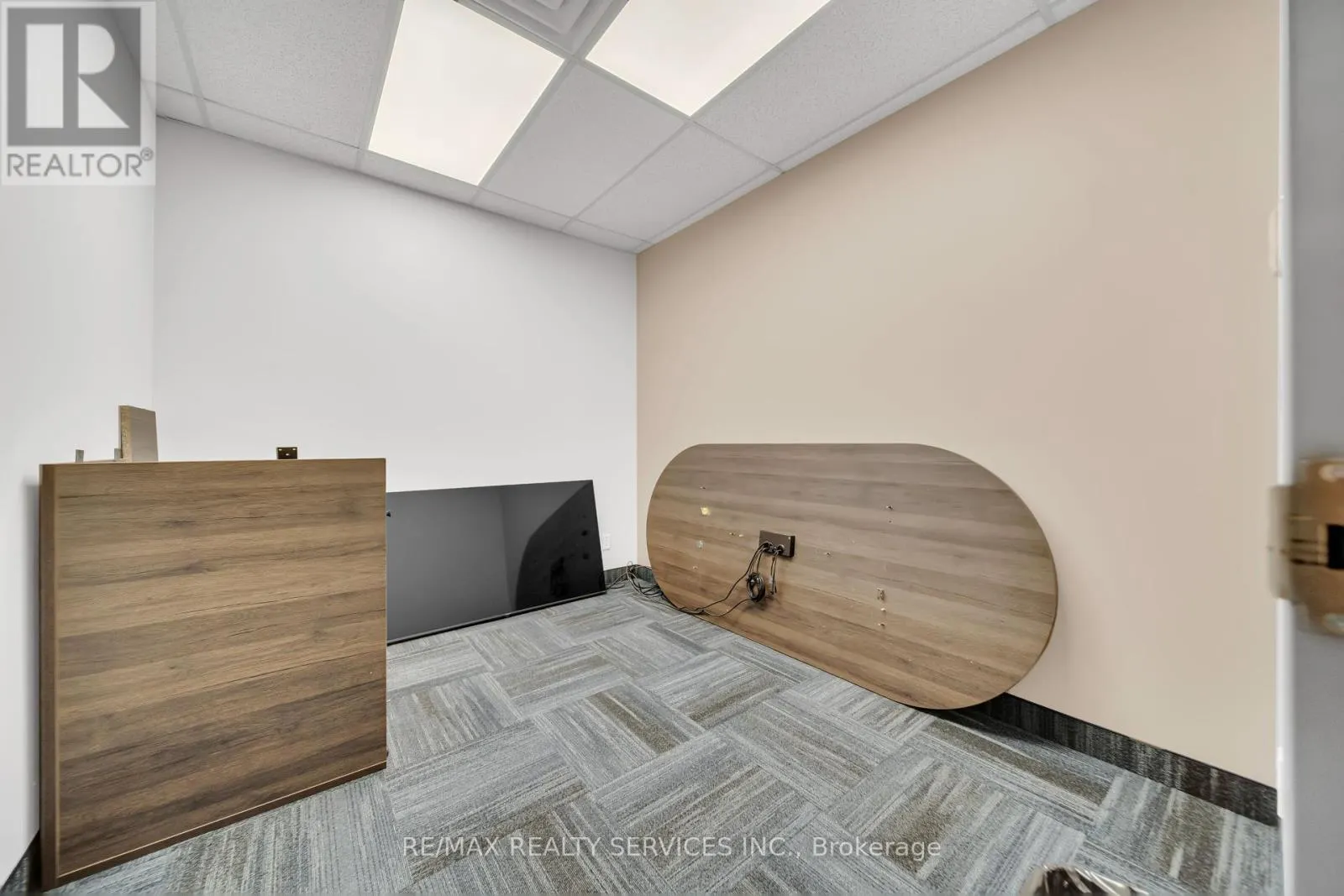 204 - 6660 KENNEDY ROAD