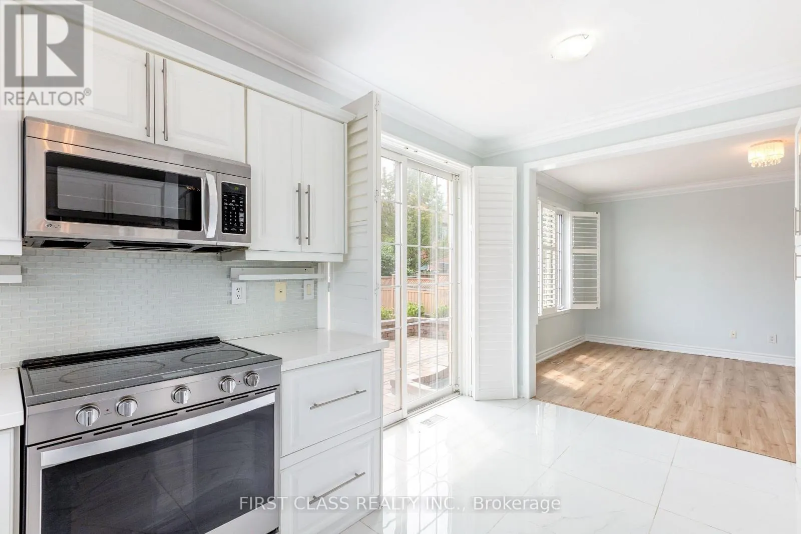 802 YATES DRIVE