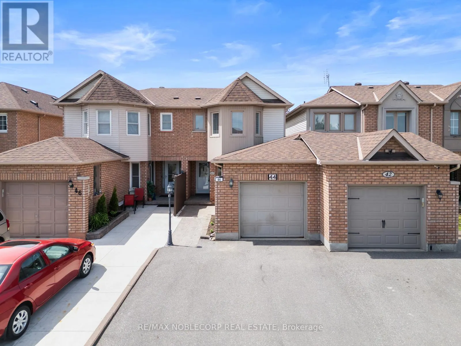 44 HANTON CRESCENT