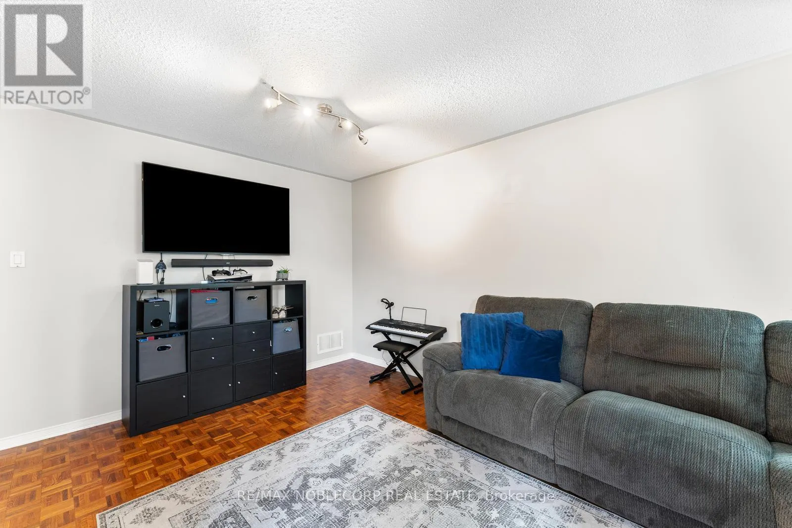 44 HANTON CRESCENT