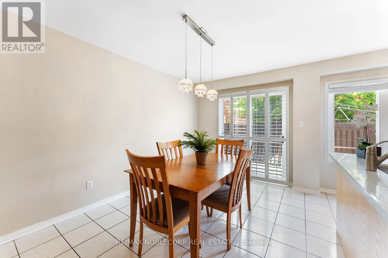 44 HANTON CRESCENT