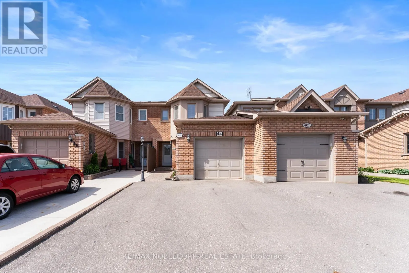 44 HANTON CRESCENT