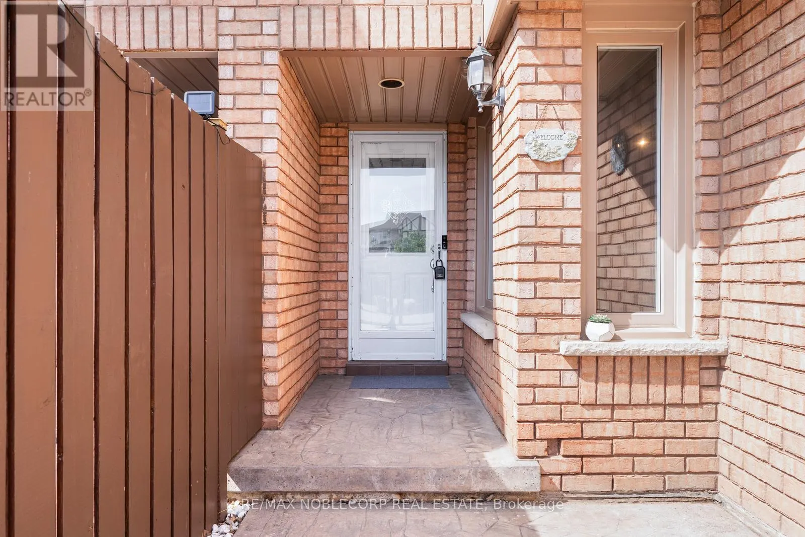 44 HANTON CRESCENT