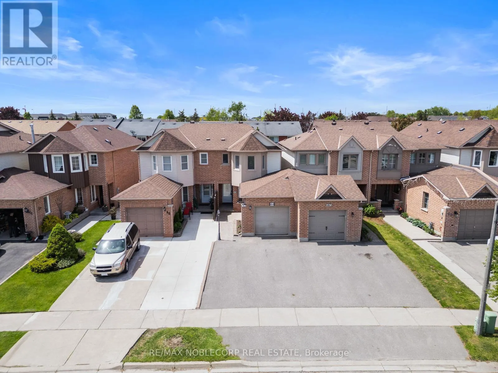 44 HANTON CRESCENT