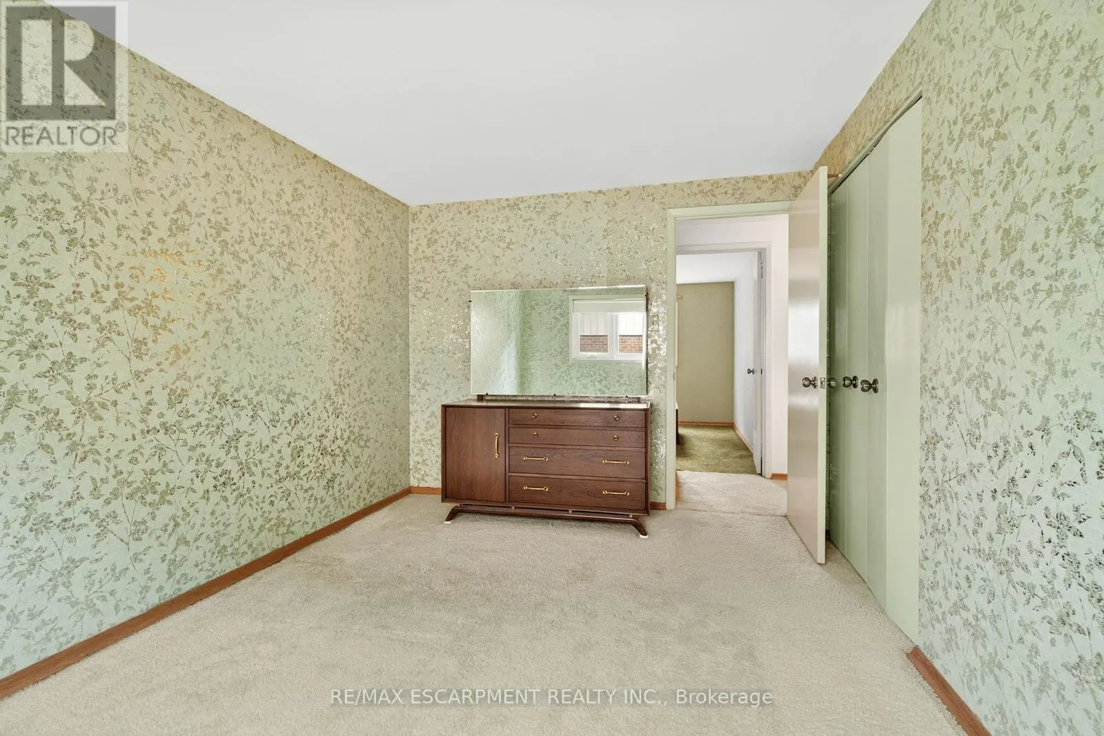 2280 MANSFIELD DRIVE