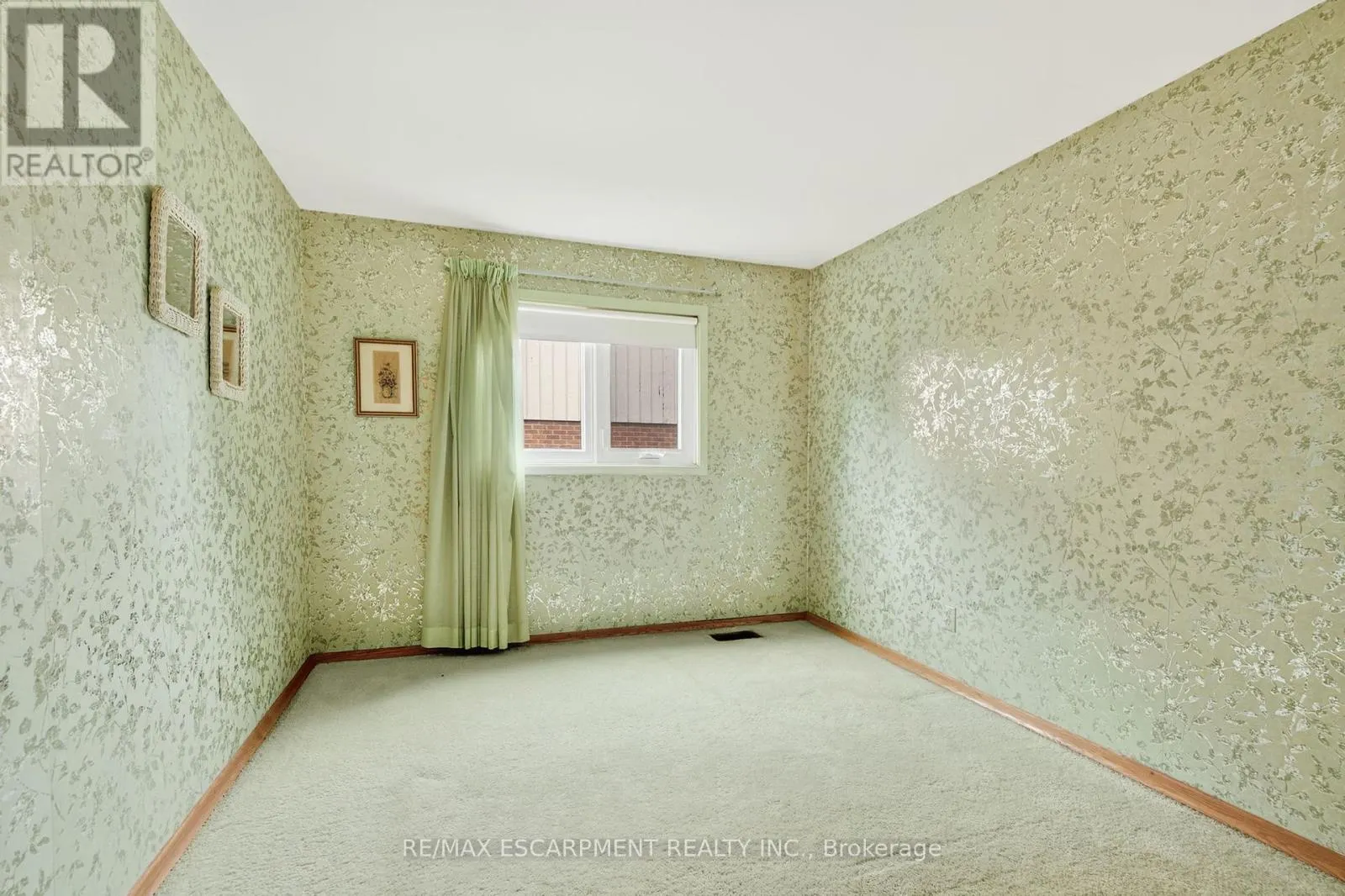 2280 MANSFIELD DRIVE
