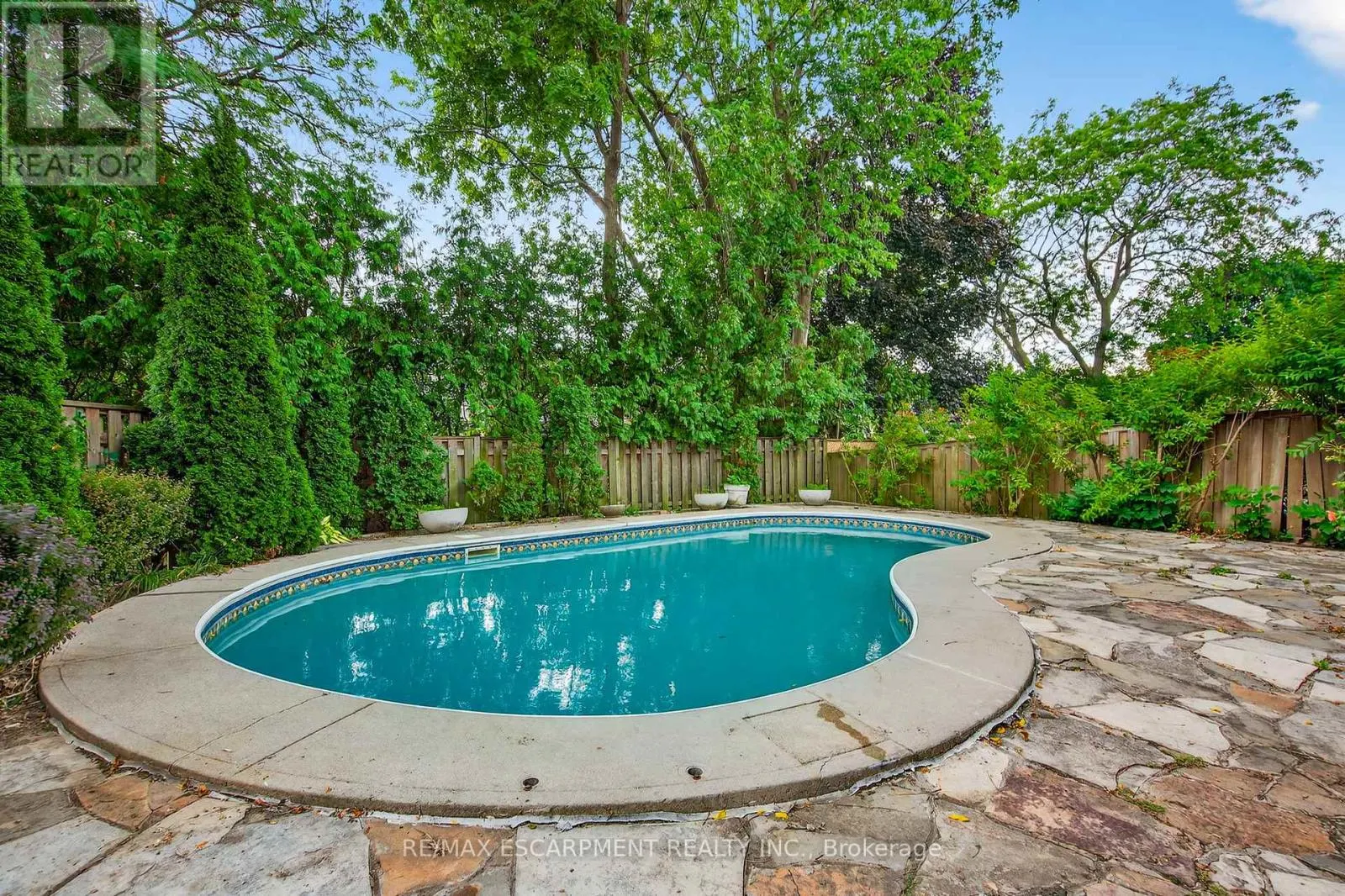 2280 MANSFIELD DRIVE