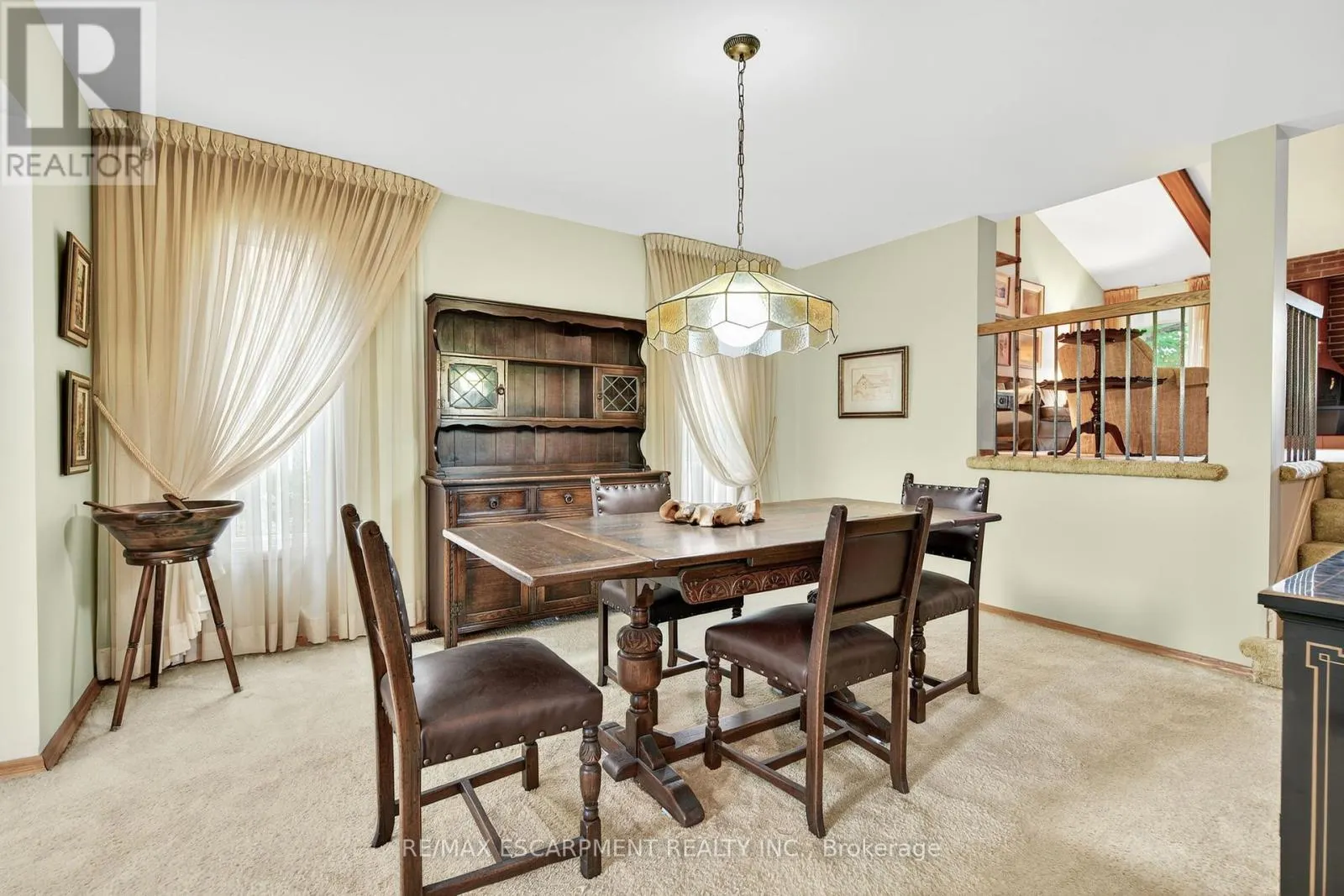 2280 MANSFIELD DRIVE
