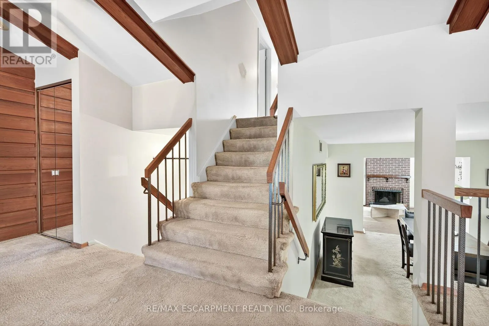 2280 MANSFIELD DRIVE