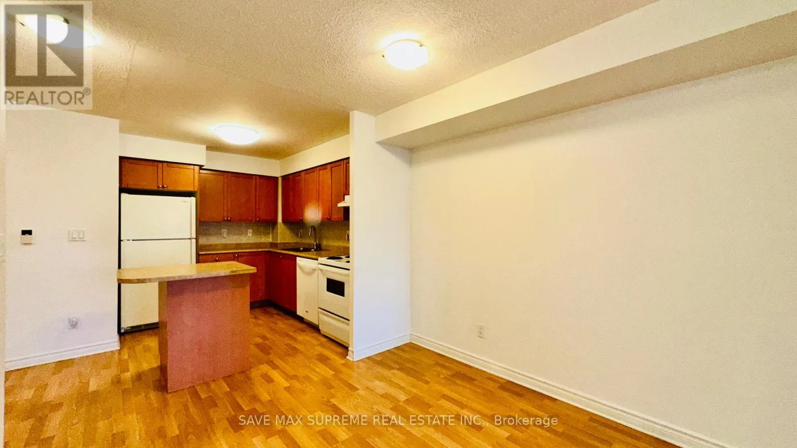 527 - 3888 DUKE OF YORK BOULEVARD