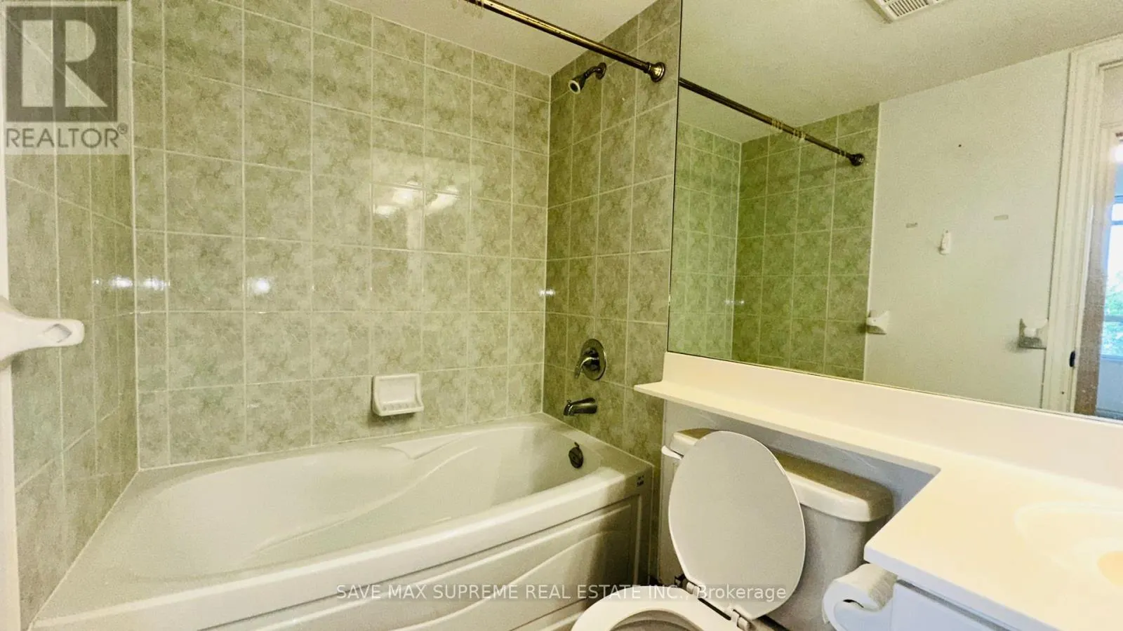 527 - 3888 DUKE OF YORK BOULEVARD