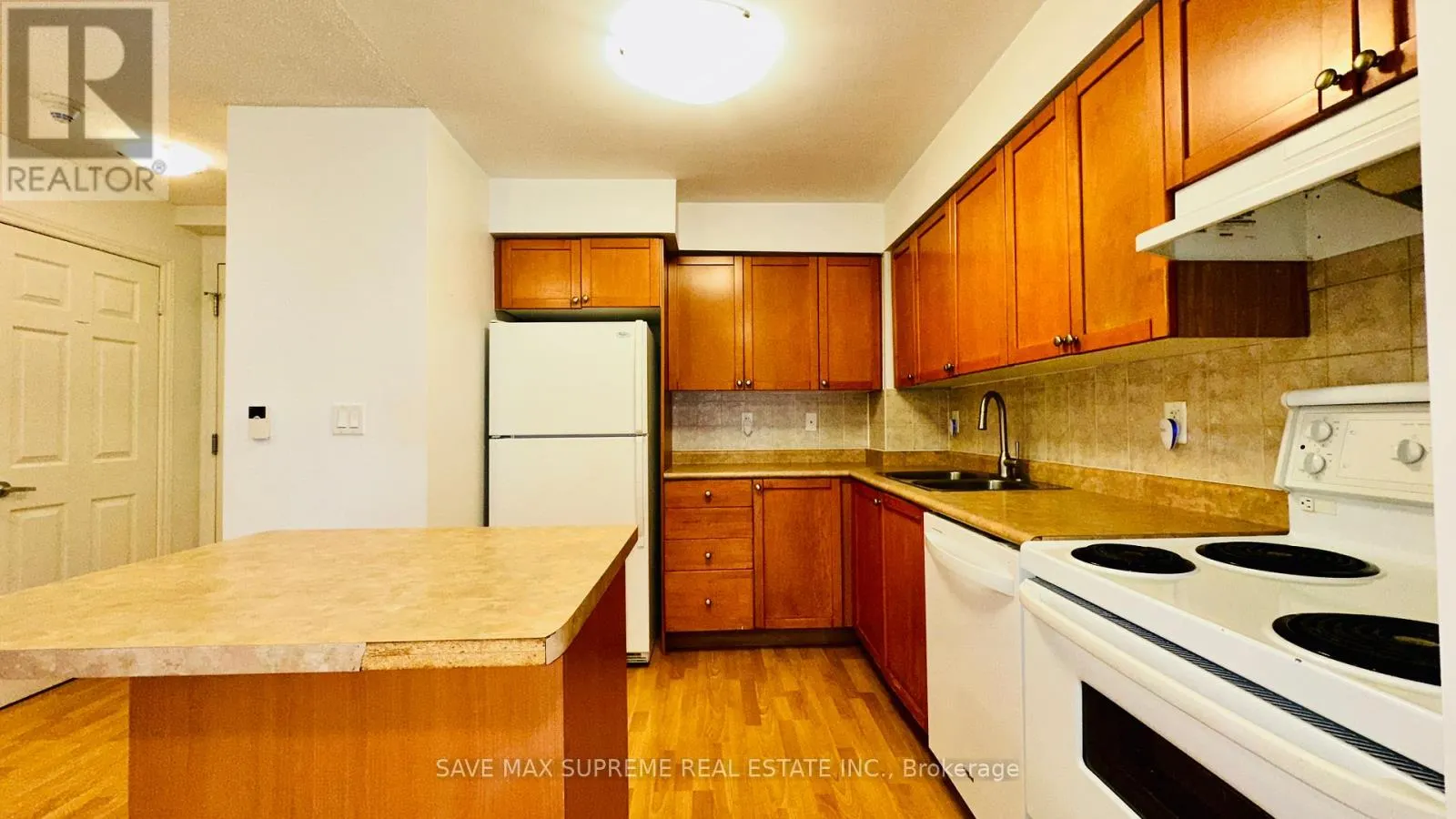 527 - 3888 DUKE OF YORK BOULEVARD
