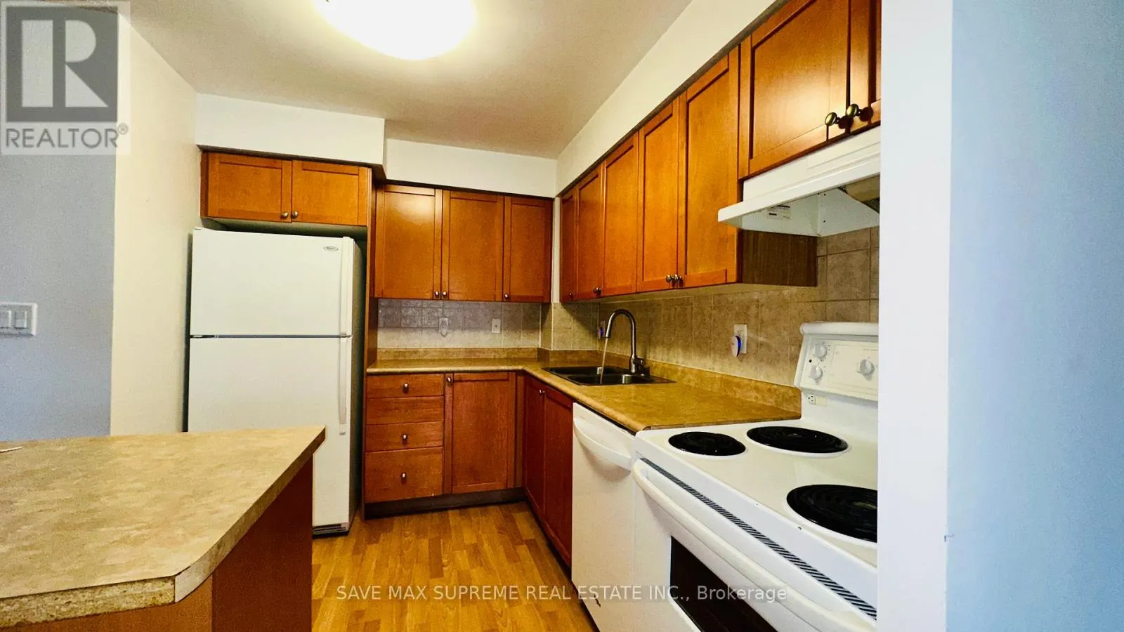 527 - 3888 DUKE OF YORK BOULEVARD