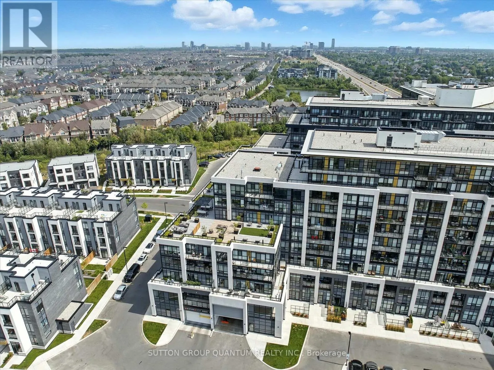 PH06 - 405 DUNDAS STREET W