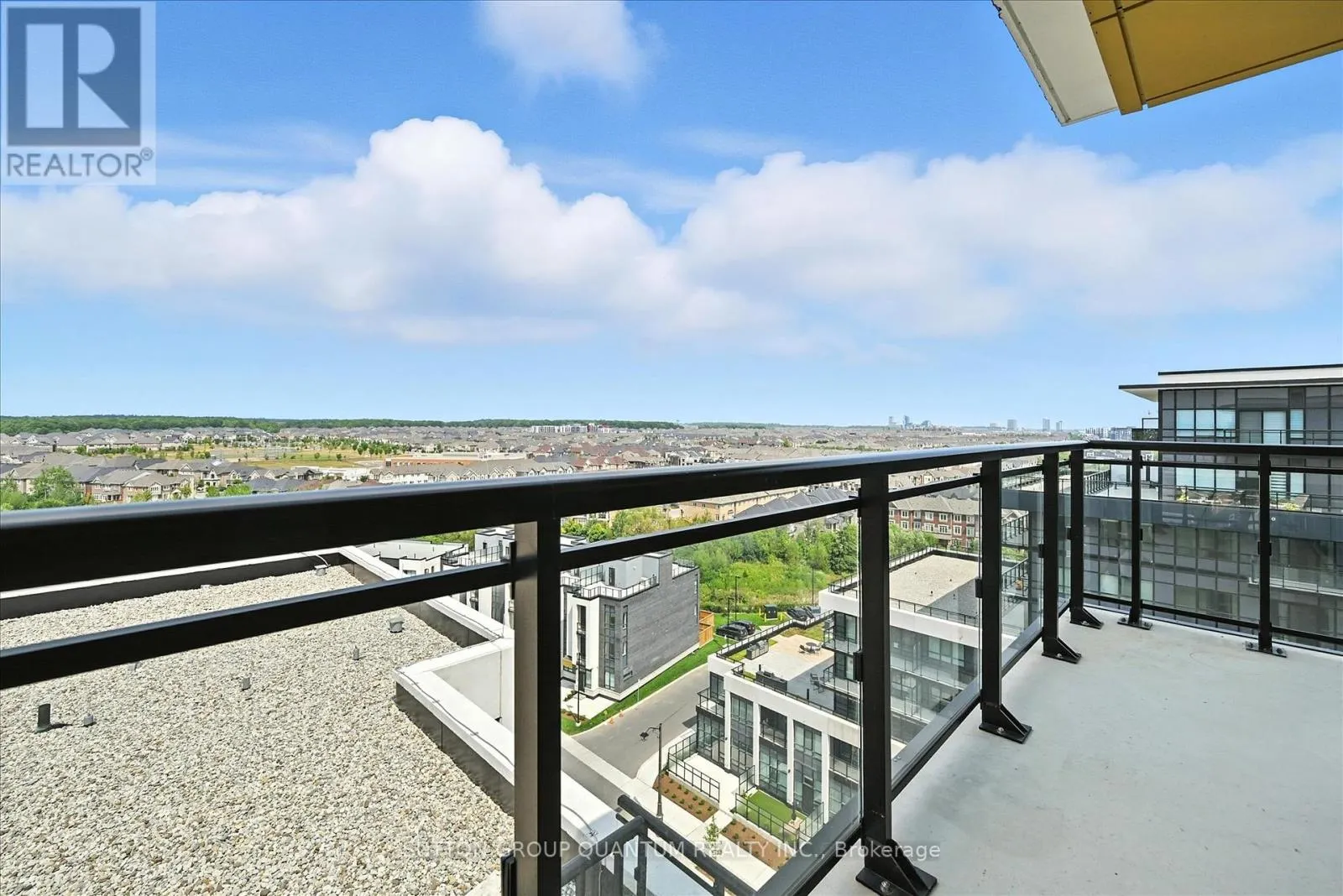PH06 - 405 DUNDAS STREET W