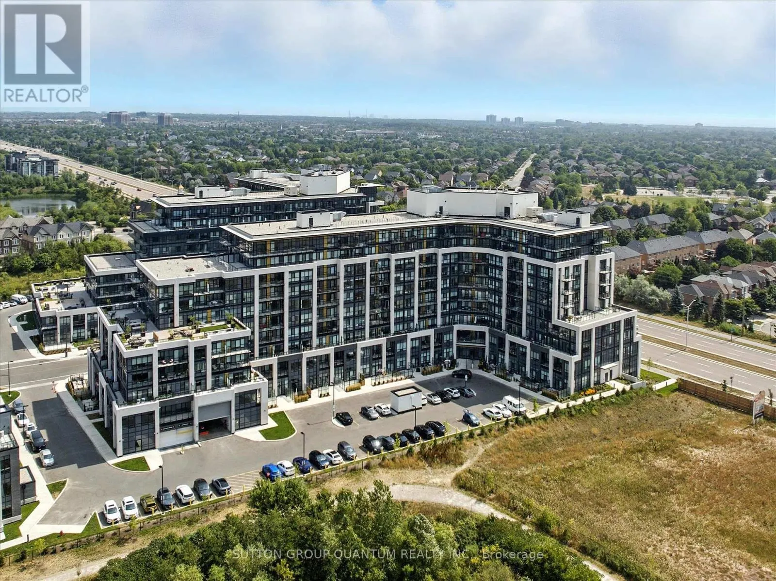 PH06 - 405 DUNDAS STREET W