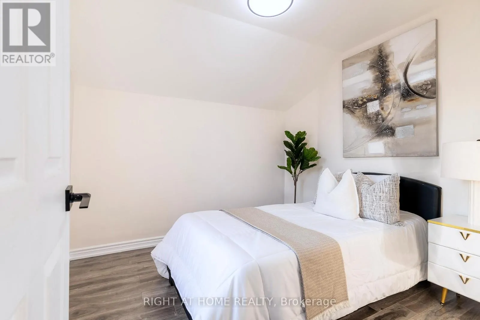 266 EARLSCOURT AVENUE