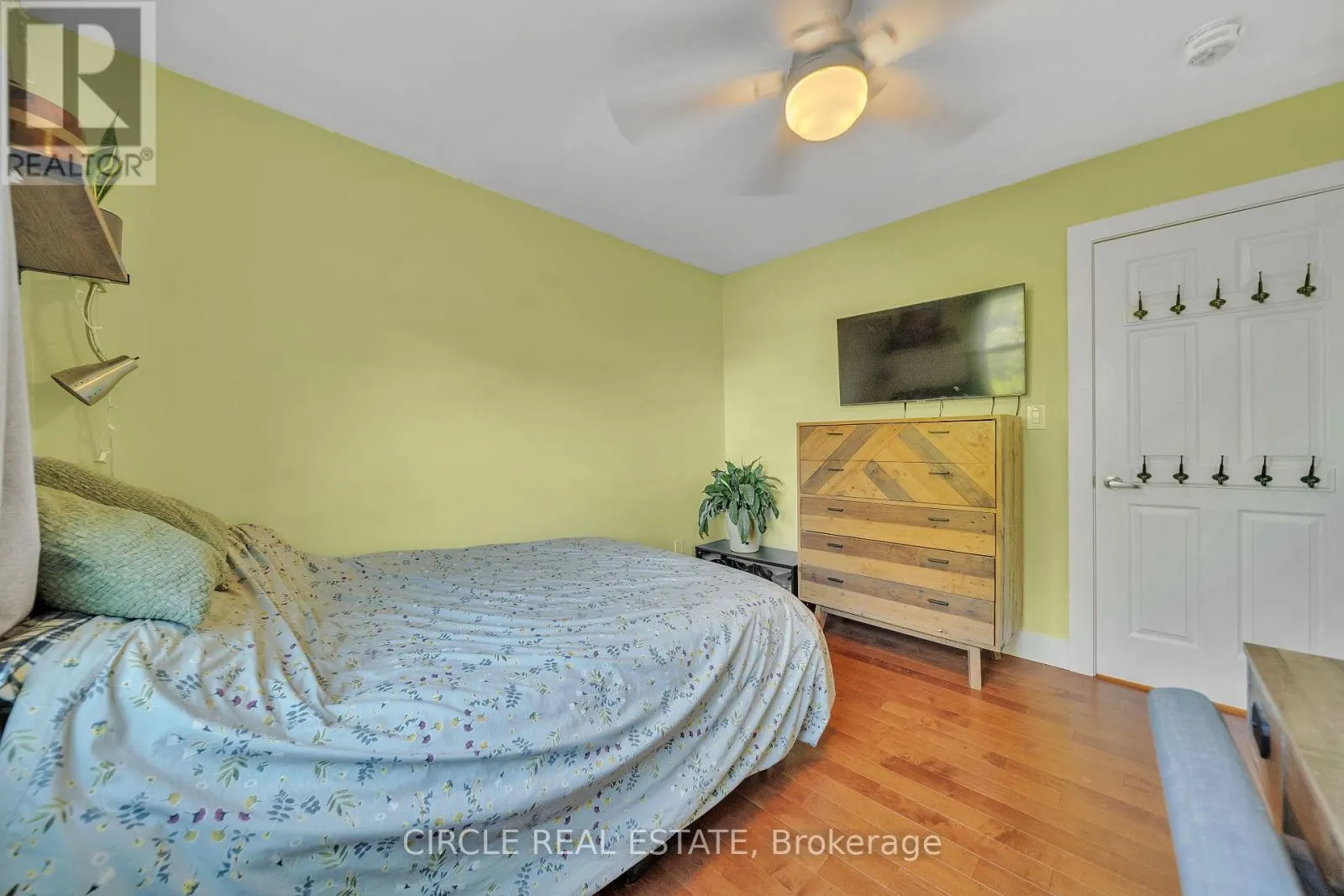 1043 SHAW DRIVE