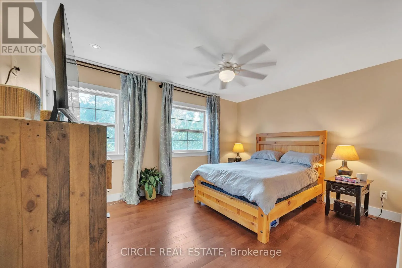 1043 SHAW DRIVE