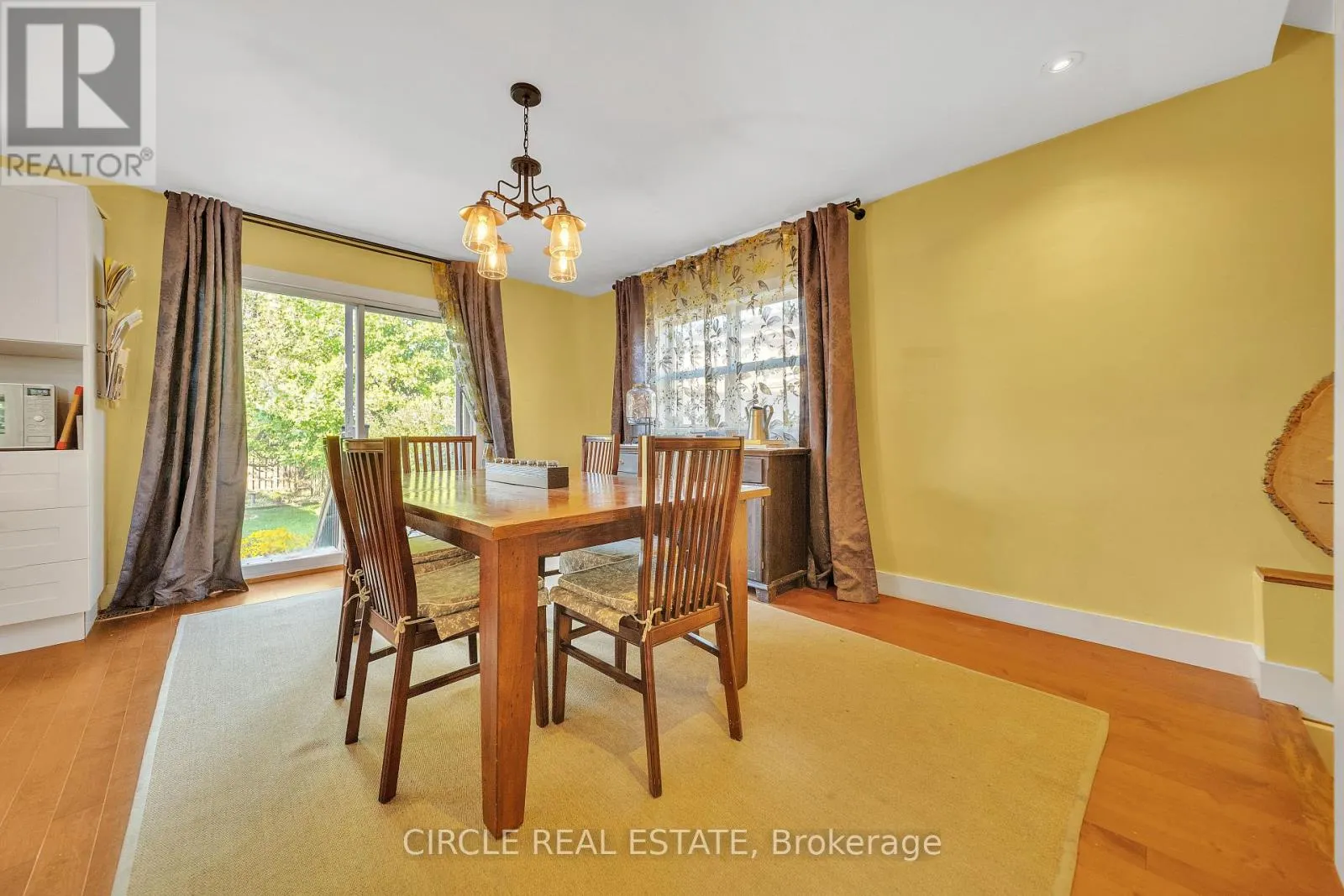 1043 SHAW DRIVE