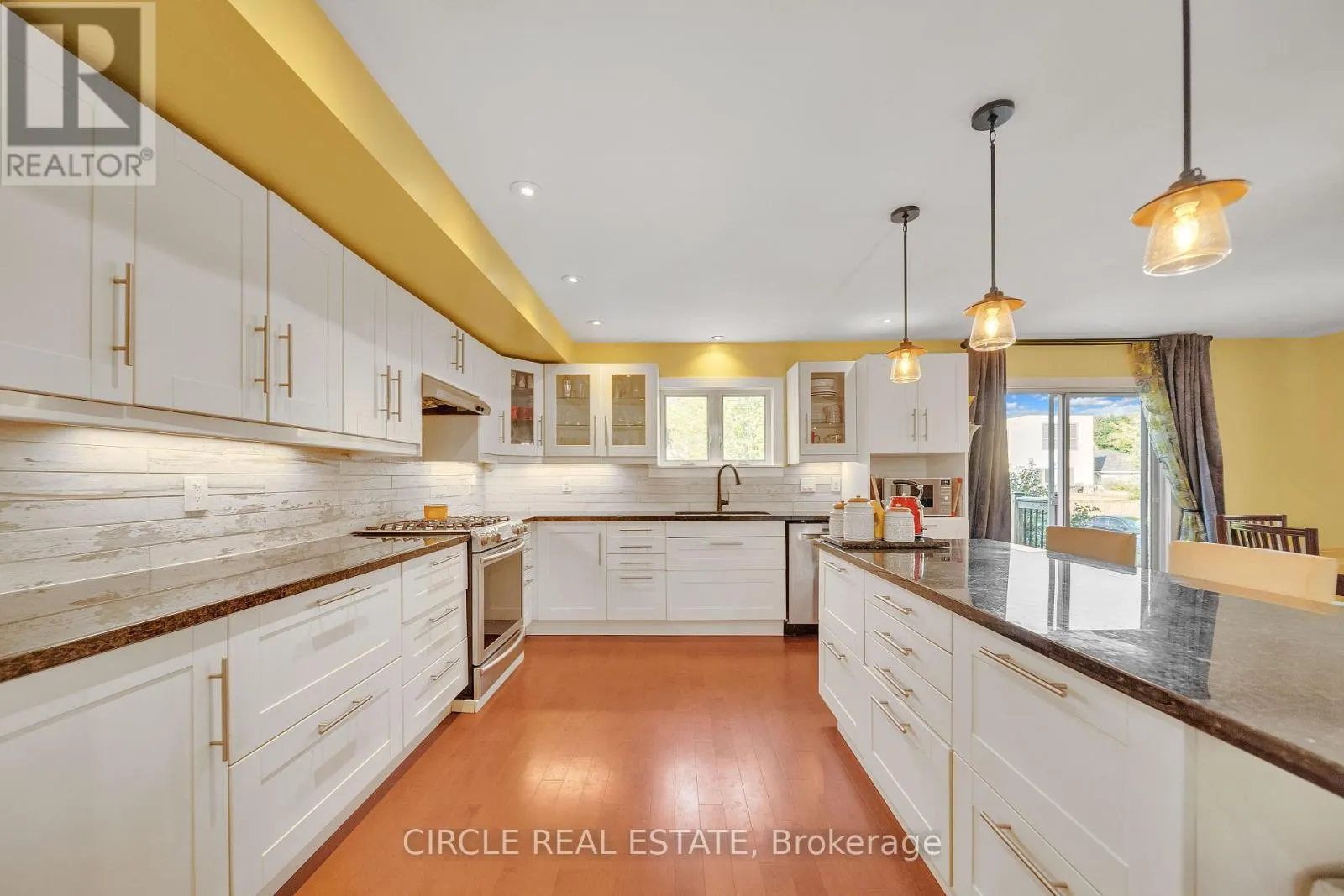 1043 SHAW DRIVE