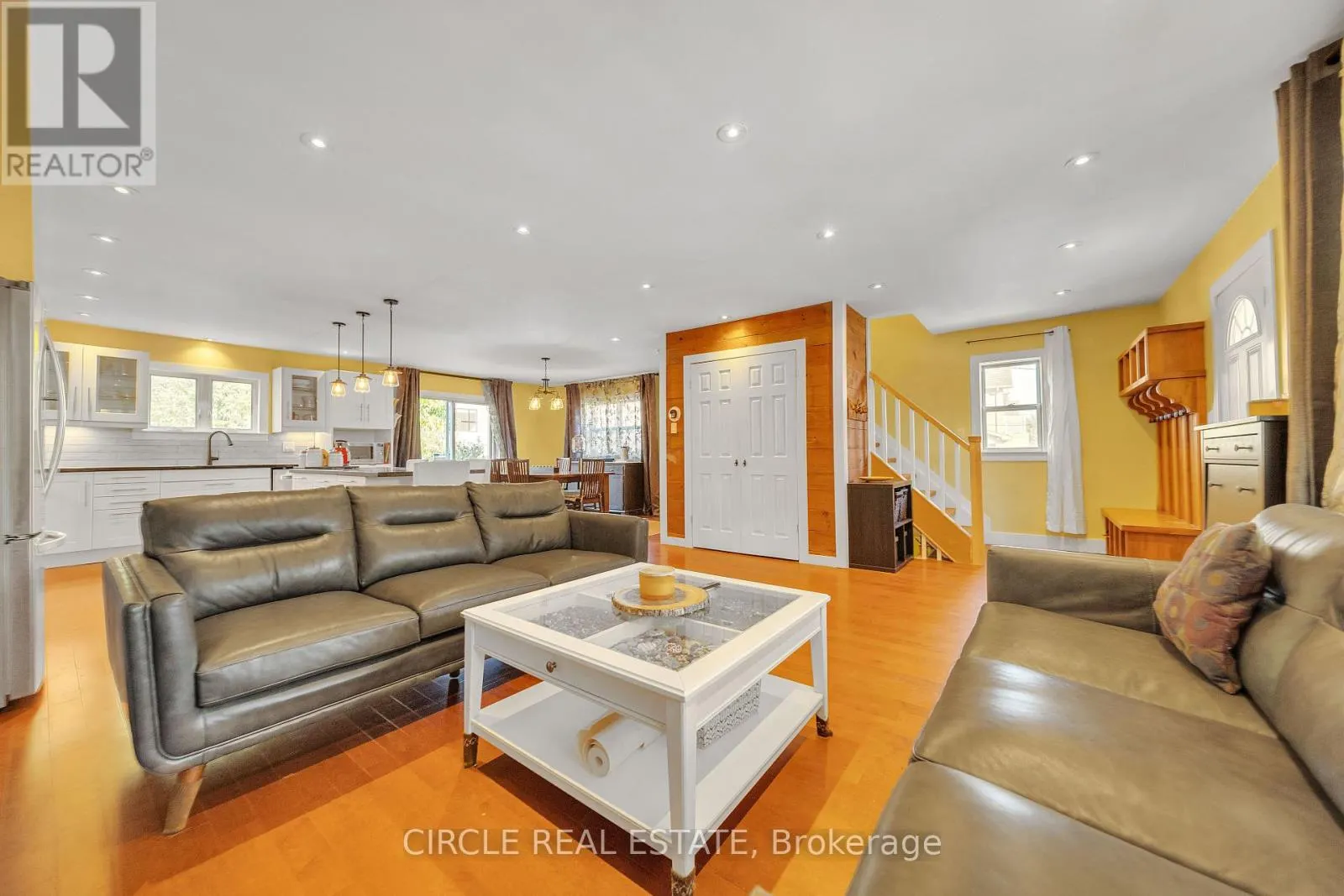 1043 SHAW DRIVE