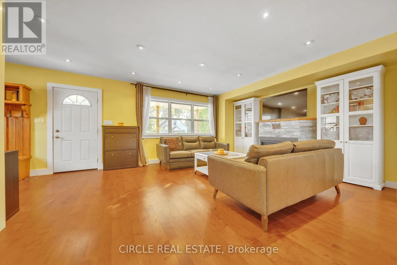 1043 SHAW DRIVE