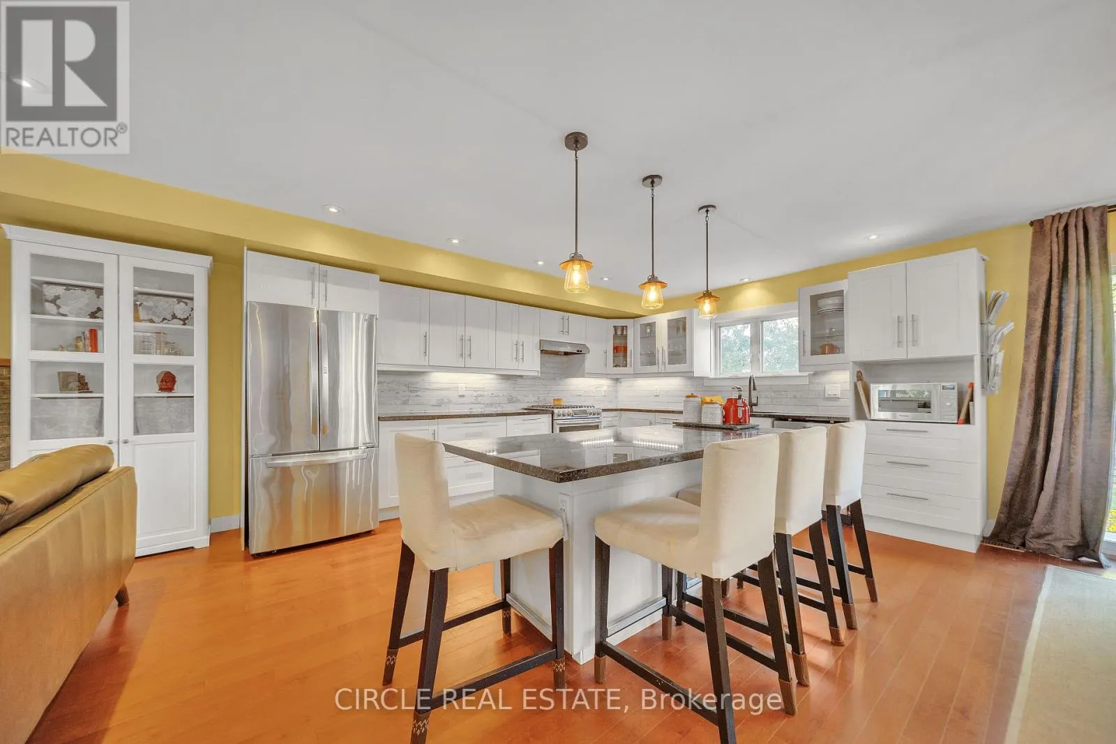 1043 SHAW DRIVE