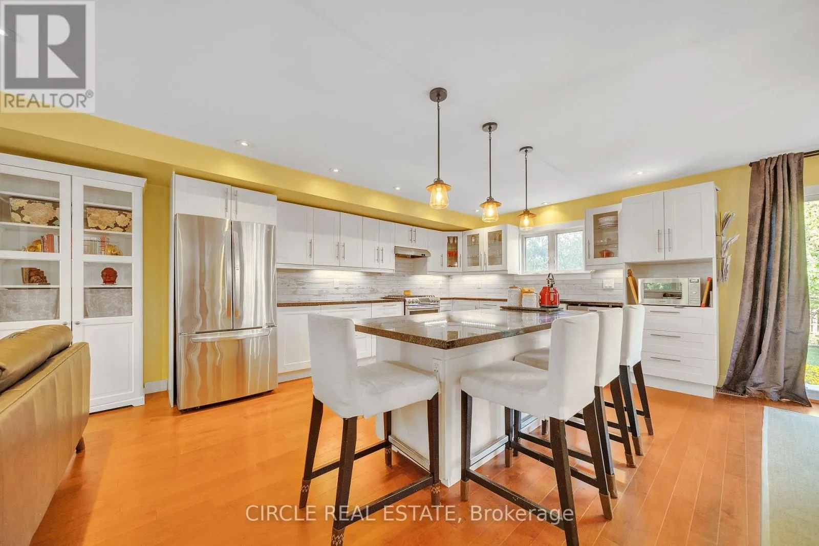 1043 SHAW DRIVE