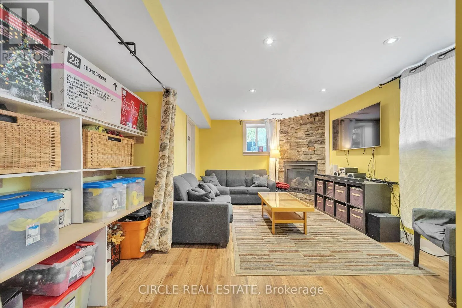 1043 SHAW DRIVE