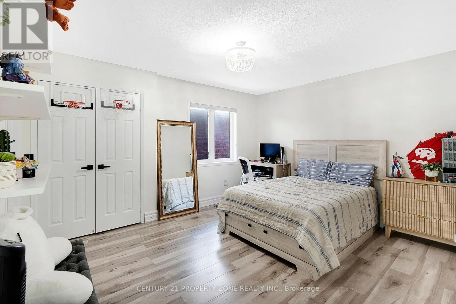 12 LEDGEROCK ROAD