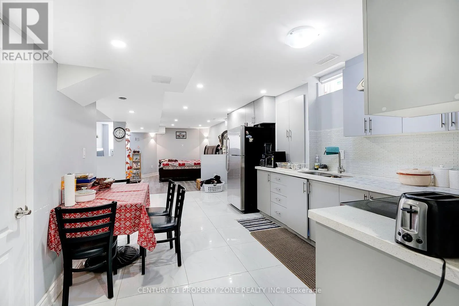 12 LEDGEROCK ROAD