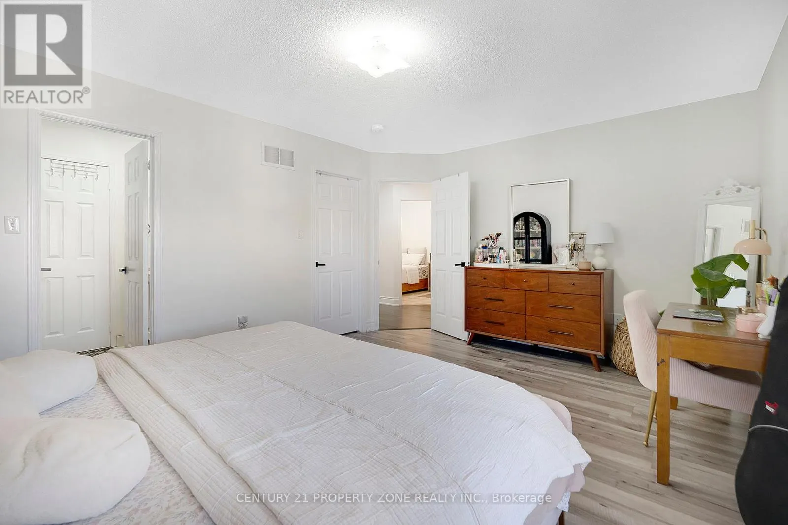12 LEDGEROCK ROAD