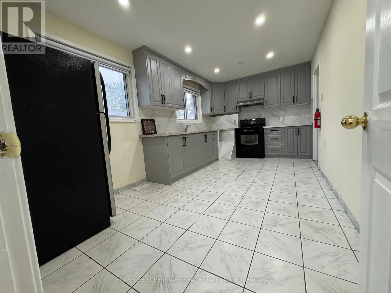 (MAIN FLOOR) - 24 FARR AVENUE