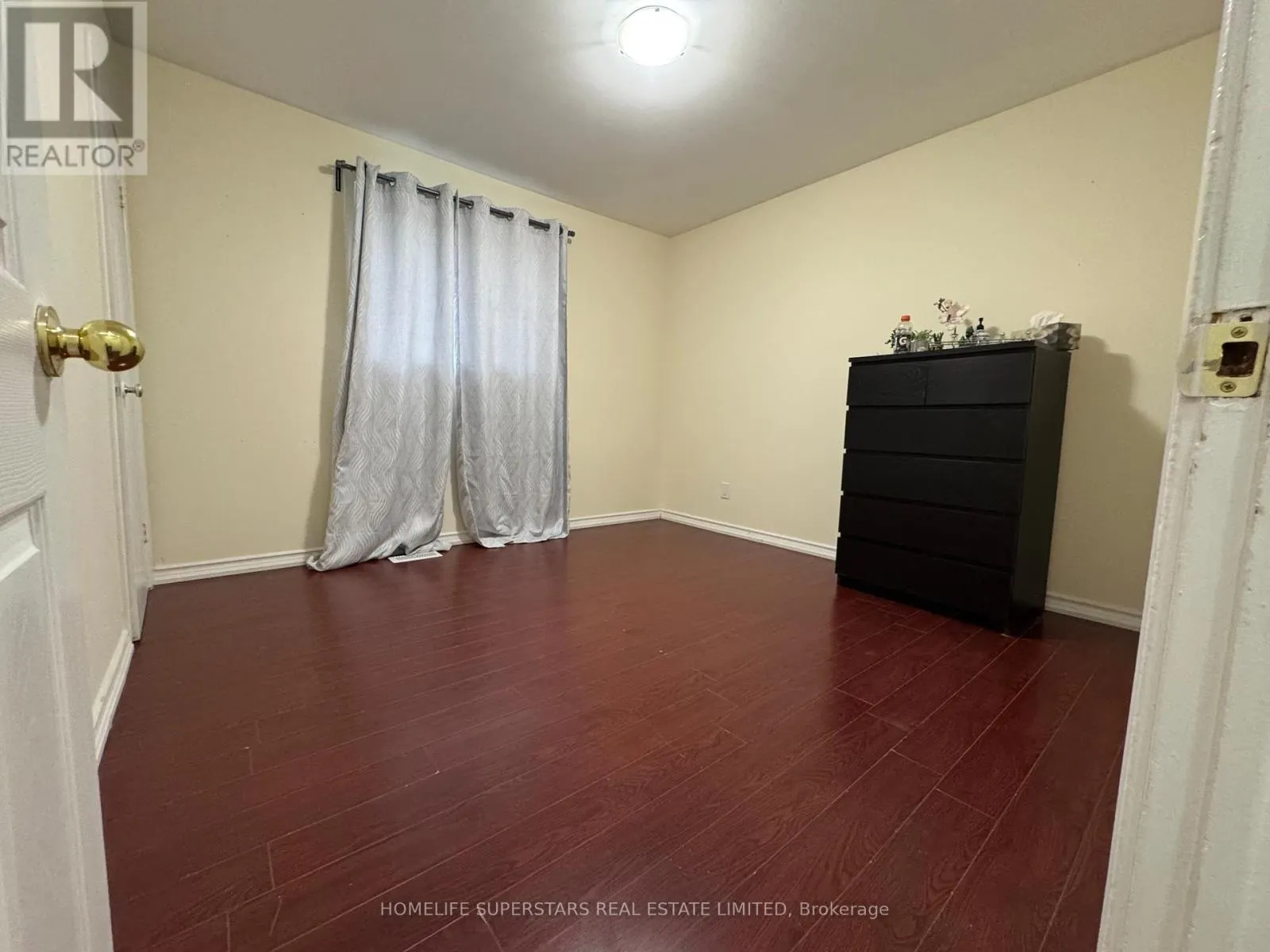 (MAIN FLOOR) - 24 FARR AVENUE