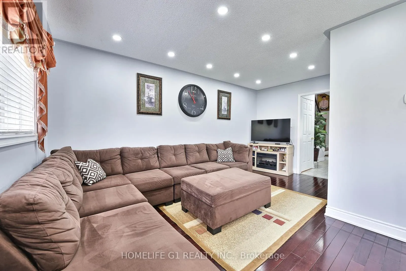 3817 DENSBURY DRIVE