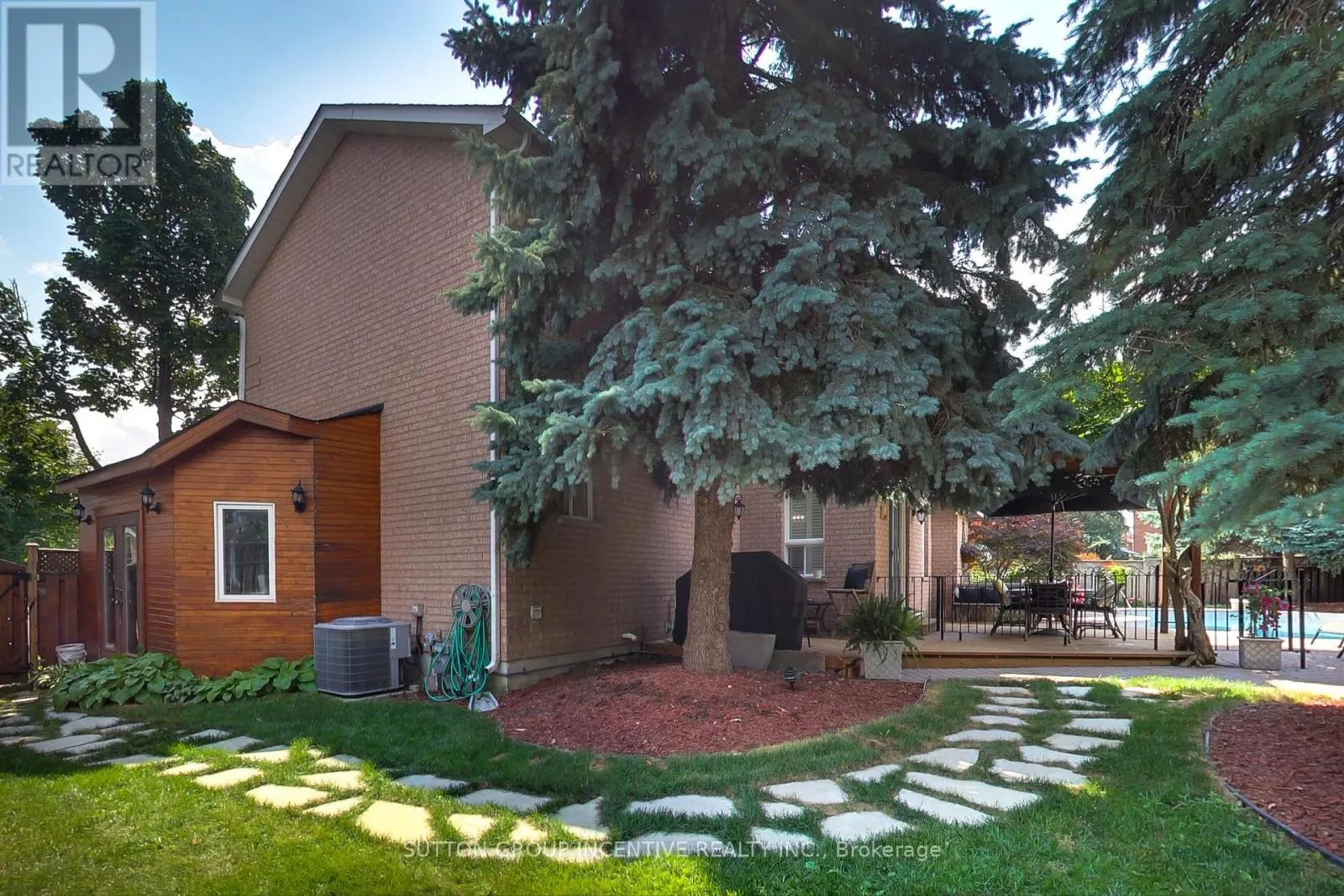 11 SAFARI COURT