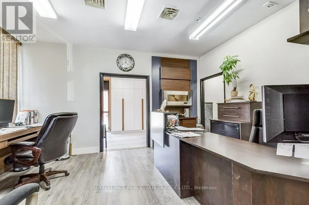 12 - 2576 DUNWIN DRIVE