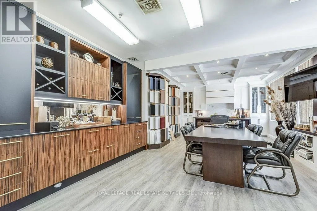 12 - 2576 DUNWIN DRIVE