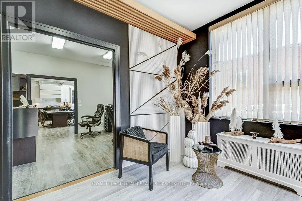 12 - 2576 DUNWIN DRIVE