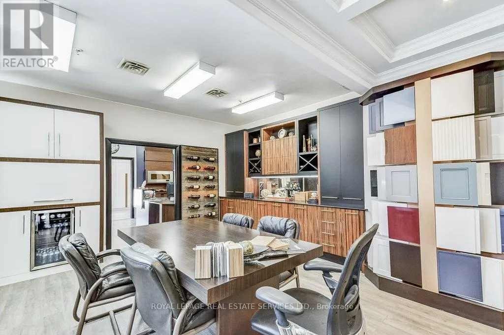 12 - 2576 DUNWIN DRIVE
