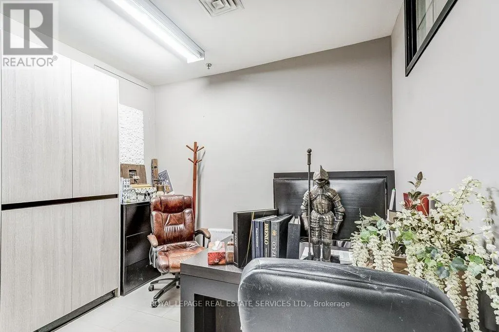 12 - 2576 DUNWIN DRIVE