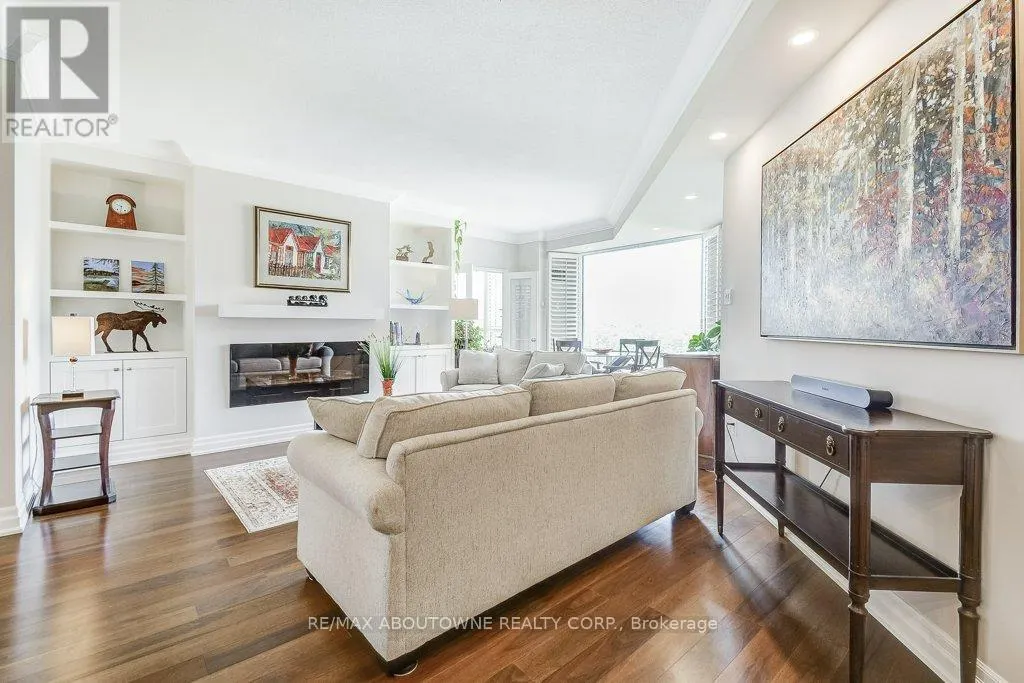 720 - 2511 LAKESHORE ROAD W