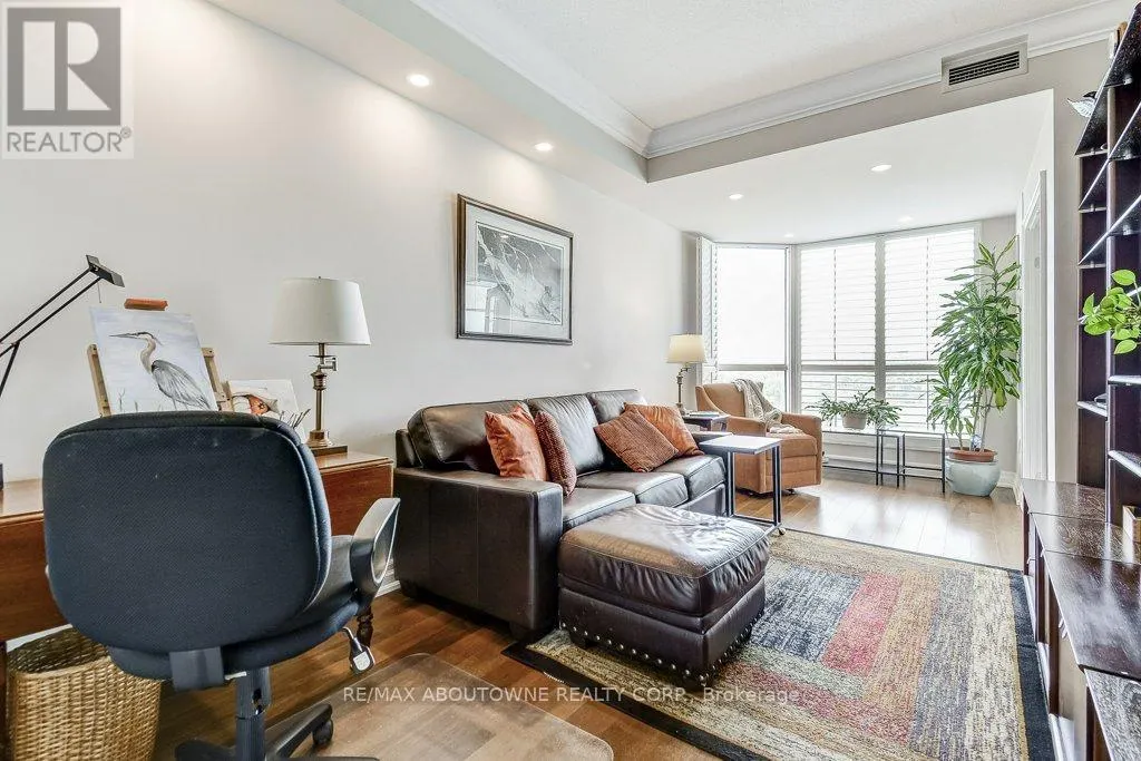 720 - 2511 LAKESHORE ROAD W