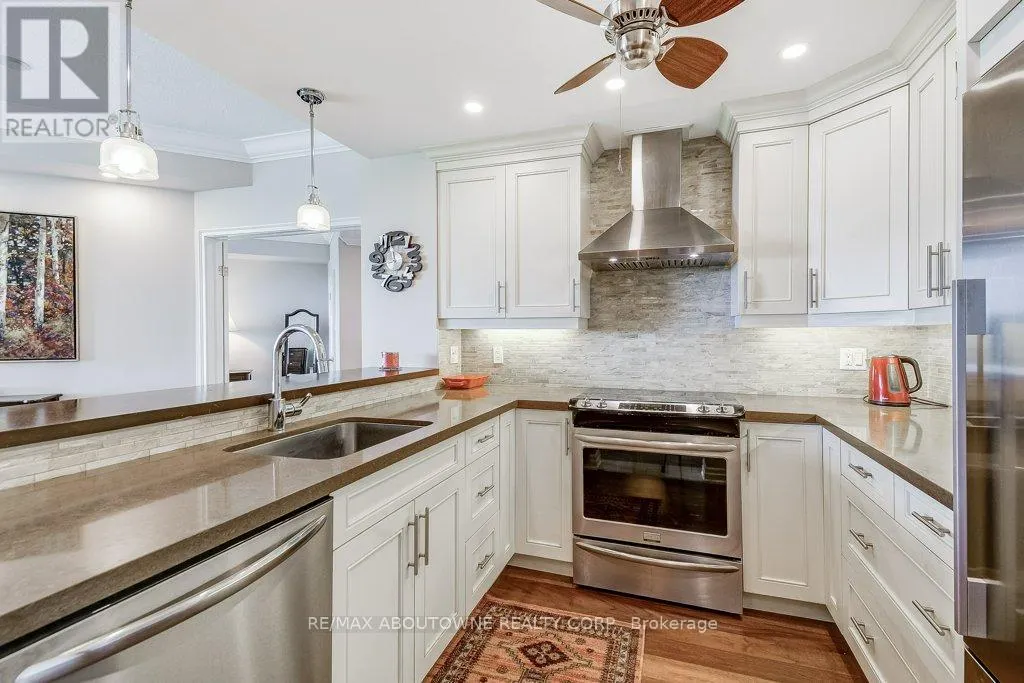 720 - 2511 LAKESHORE ROAD W